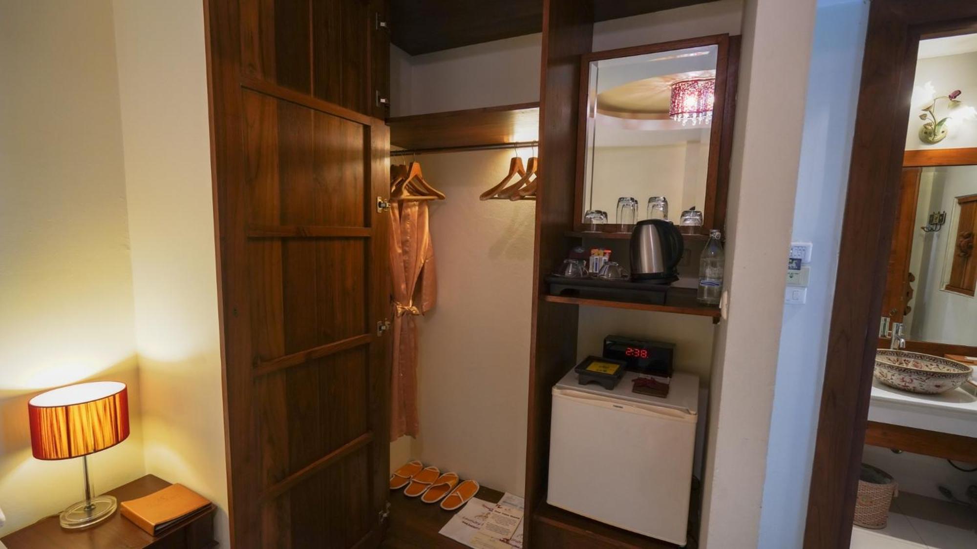 Kodchasri Thani Hotel Chiangmai Чиангмай Екстериор снимка